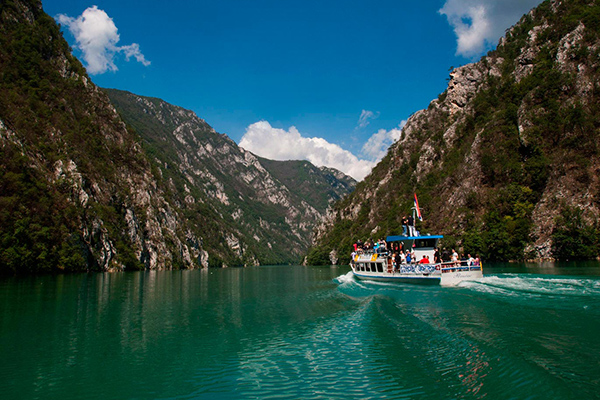Krstarenje Drinom